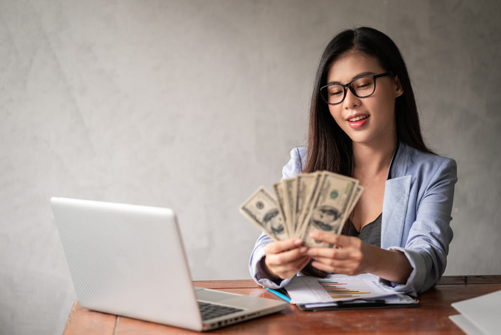 women counting money